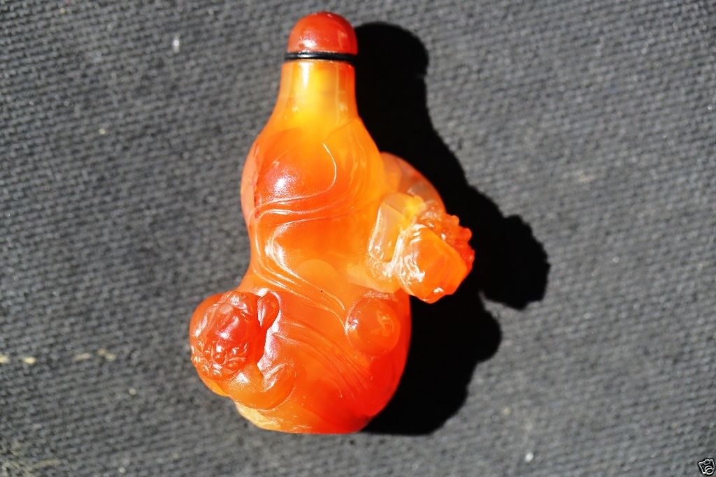 S001 Antique Estate Chinese well-carved agate snuff bottle 19C