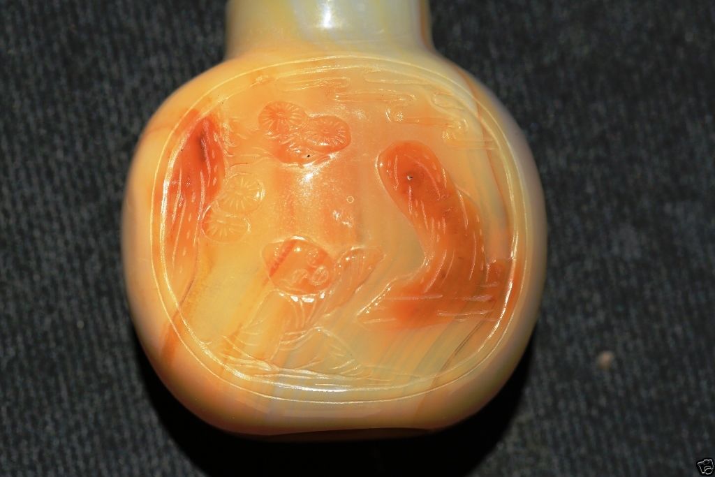 S012 Chinese well-carved agate snuff bottle 19th/20th Century