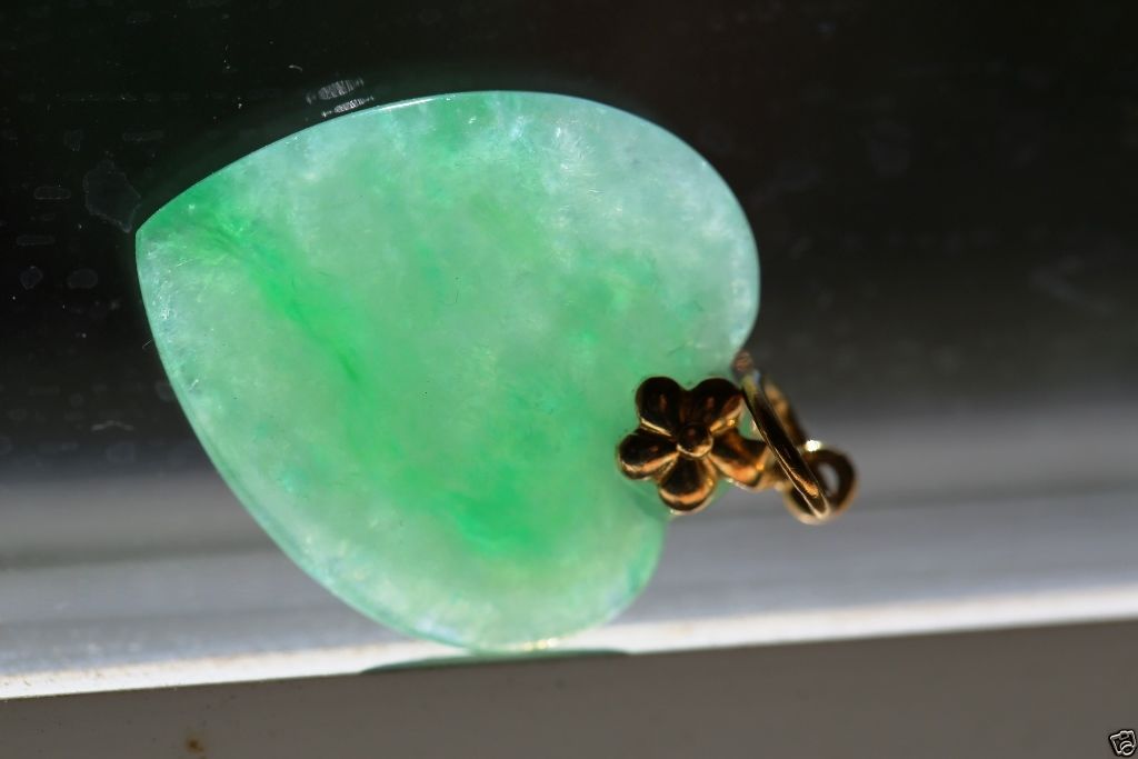Jewelry023 estate icy green jade pendant, 2.3 CM long